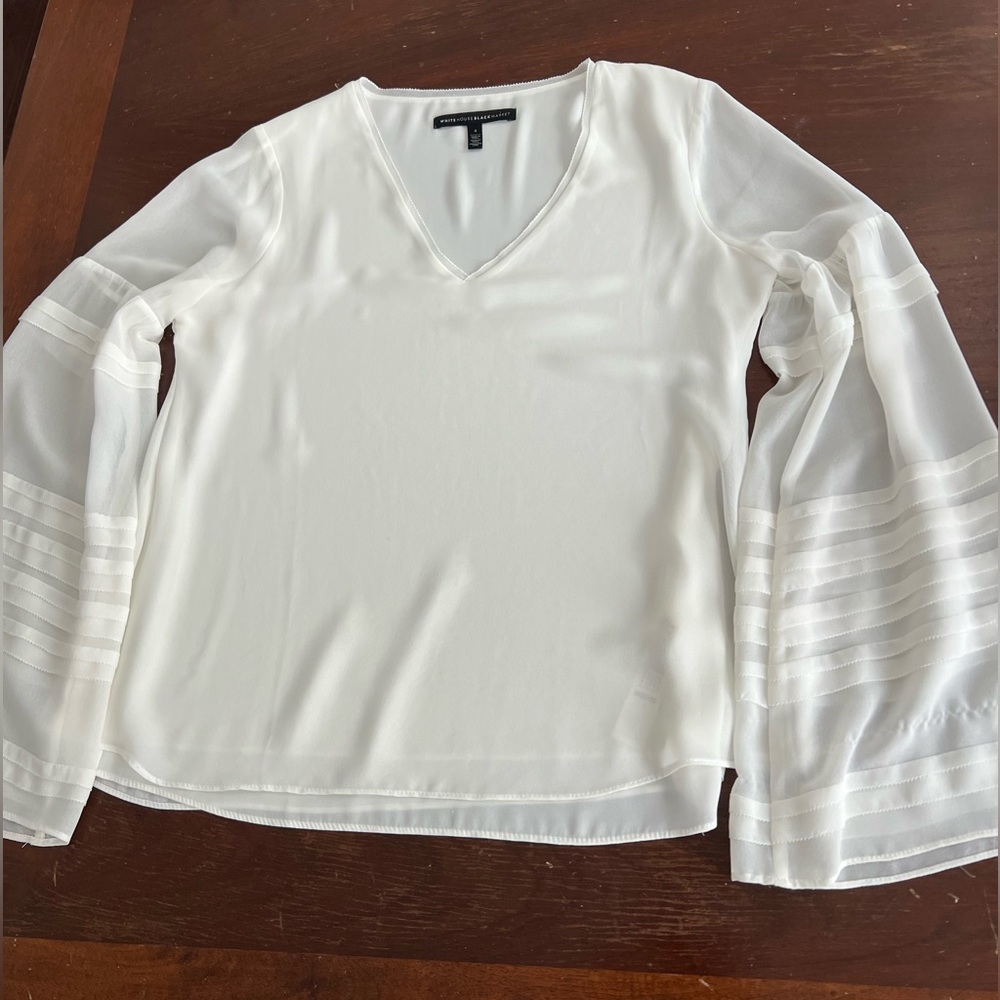 White House Black Market, V-Neck cream white blouse size 4